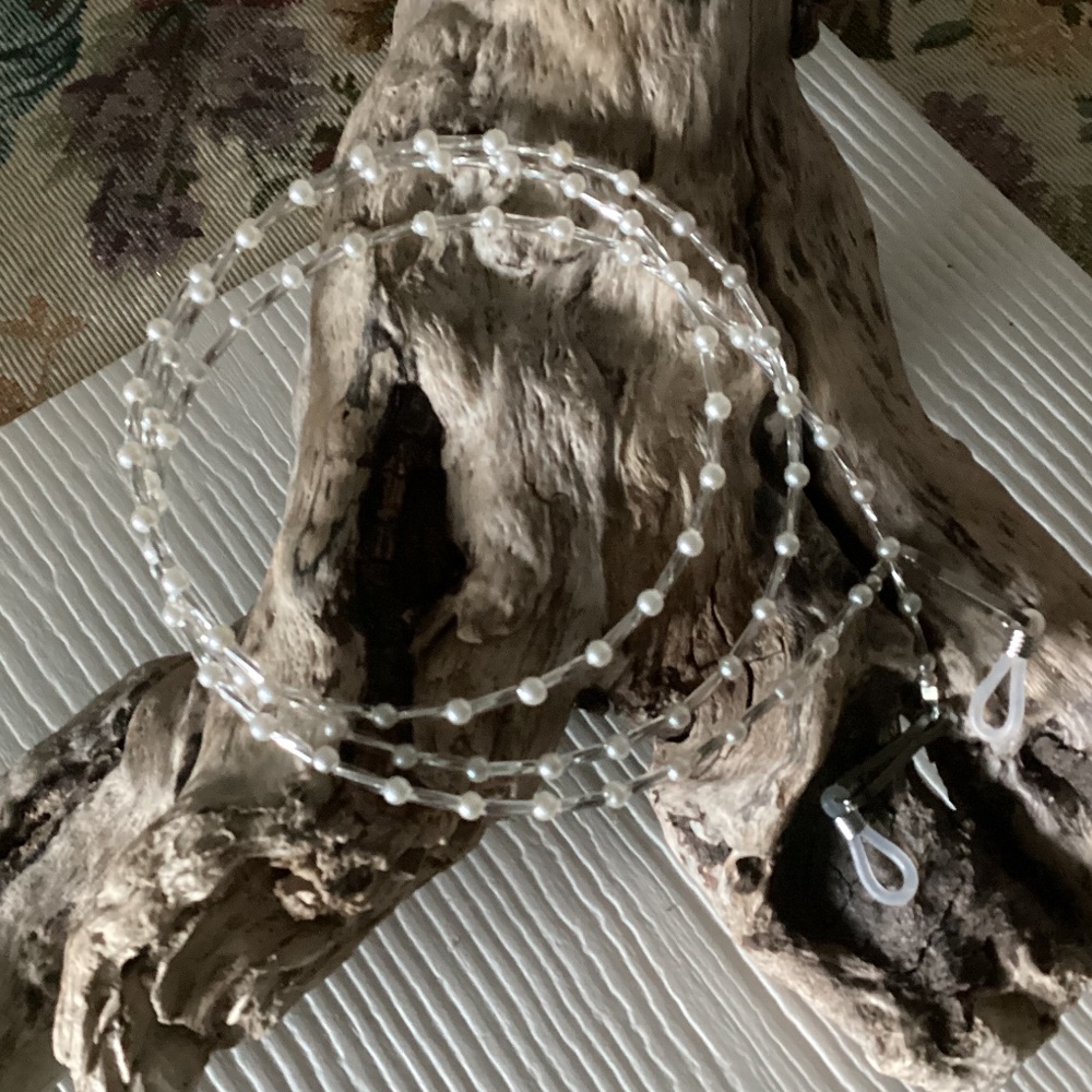 Handcrafted Beaded Eyeglass Chain w/ Pearls
